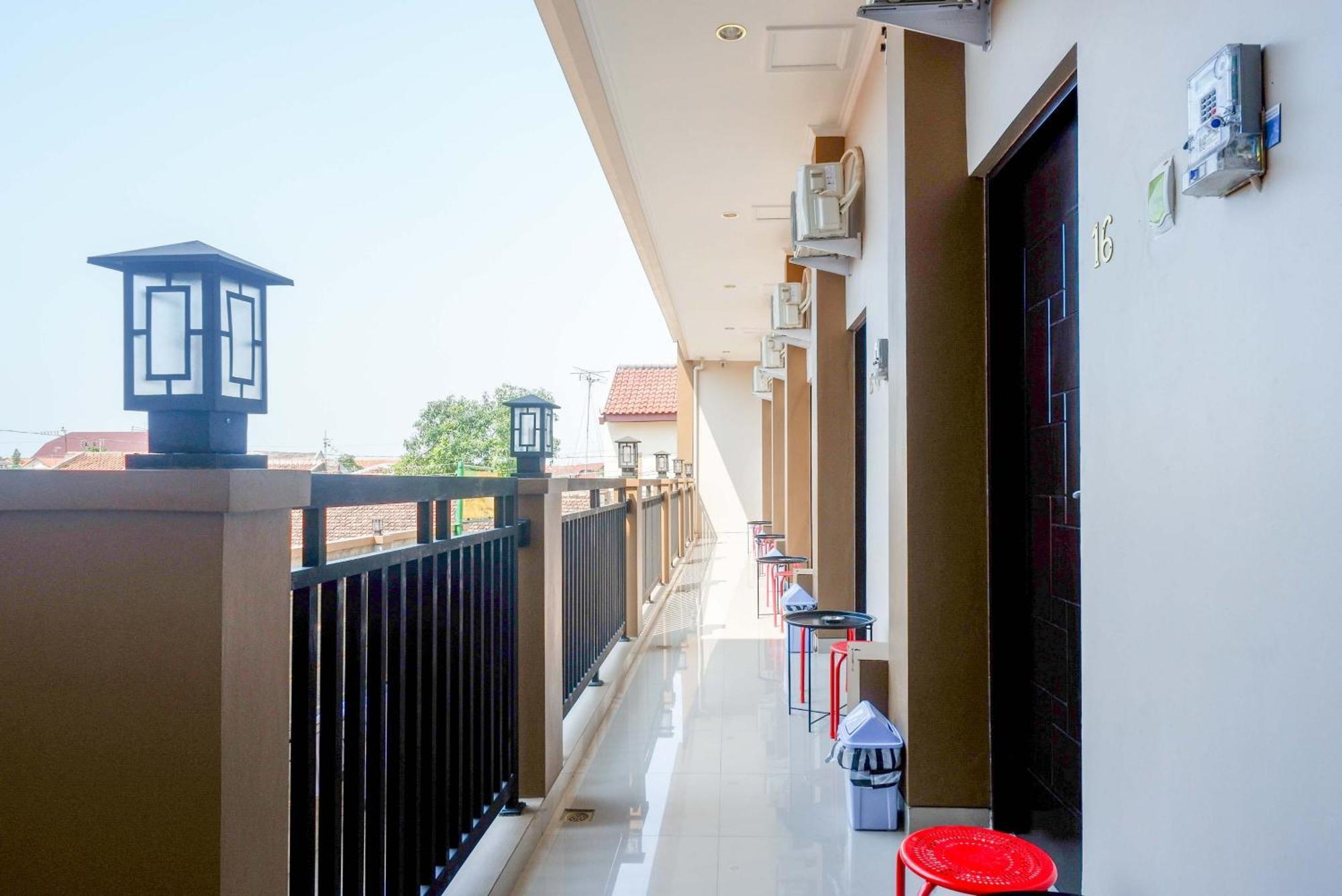 Urbanview Hotel Near Alun Alun Tegal Tegal (Central Java) Exterior foto